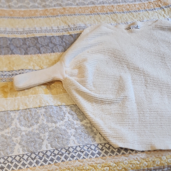 HYFVE, Women's Small Cream Sweater - Picture 9 of 10